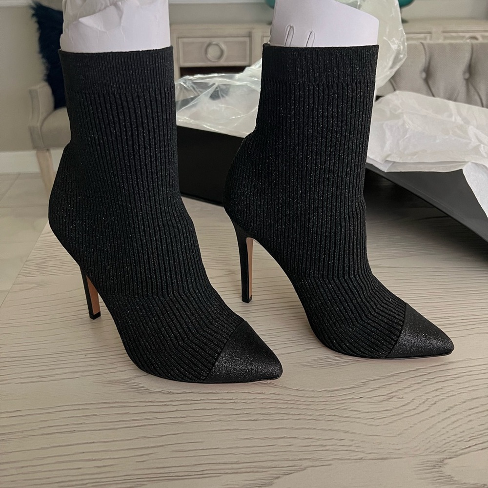 Alice+Olivia accents sock boots 6.5 (36.5)